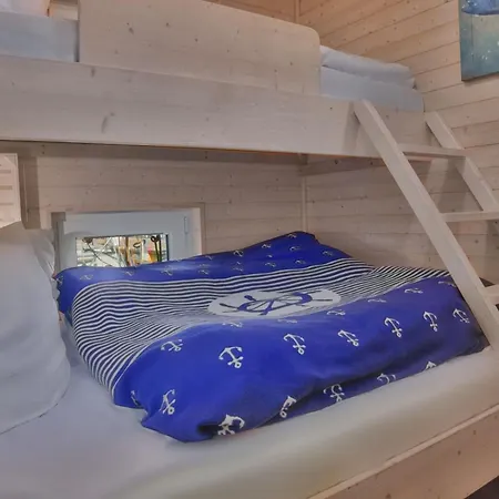 Holiday home Hausboot - Fehmarnsund *